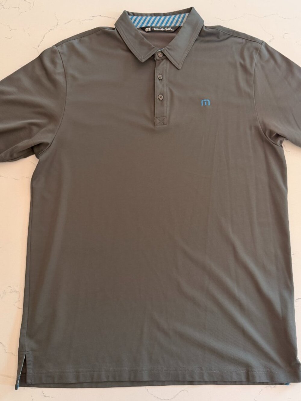 TravisMathew Golf Polo Shirt Mens Large Gray Performance Stretch Polo Blue Logo